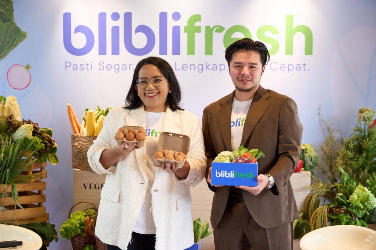 Dari kiri ke kanan Rizki Widyastuti, VP Bliblimart & Moslem Fashion - Wilson Kiantoro Head of Brand Management Blibli-min.jpg