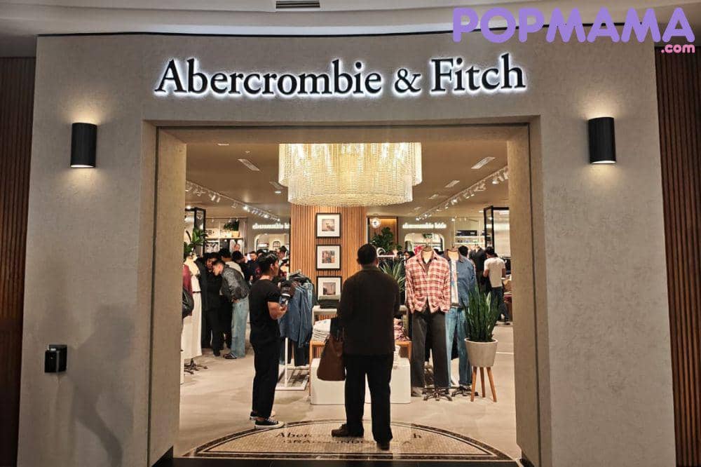 Tren Baju Natal Laki-Laki Tahun 2025 COVER