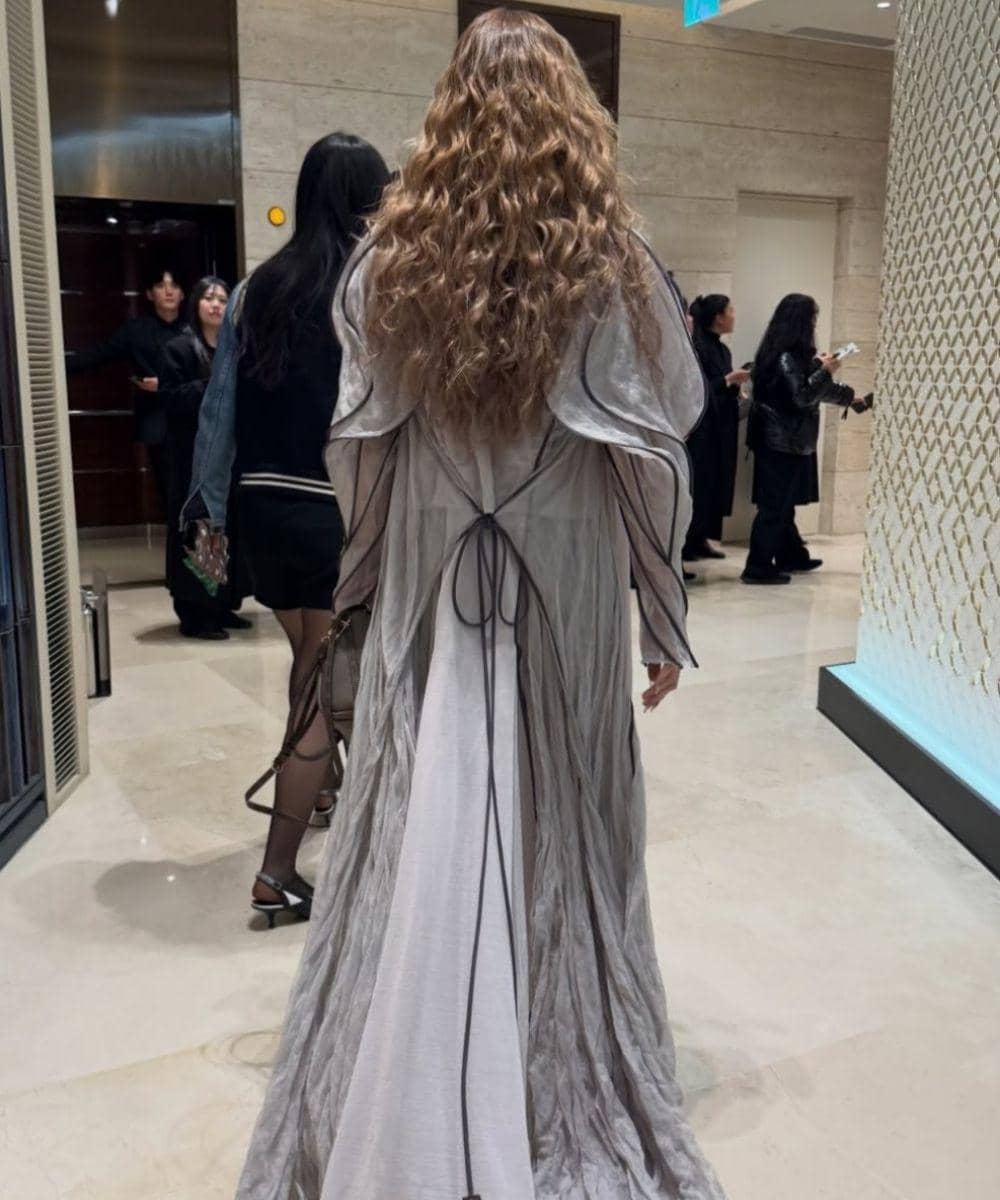 Rambut Keriting Lisa BLACKPINK di Acara Louis Vuitton, Bikin Pangling!