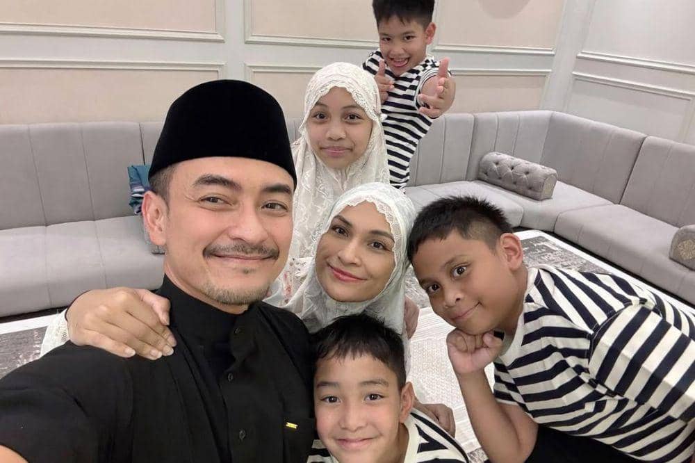 Seleb yang Menikah di Tanah Suci