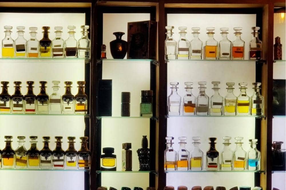 9 Parfum Paling Laris 2025, Wajib Kamu Coba!