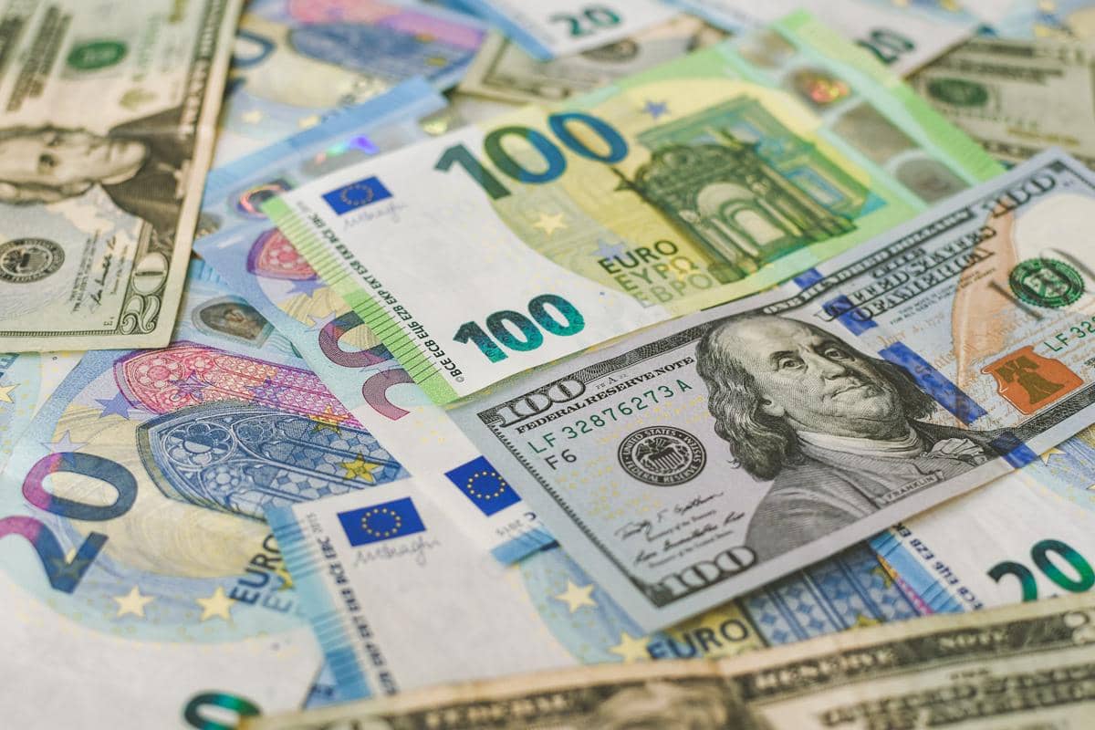 9 Keuntungan dan Kerugian Menabung Dolar AS