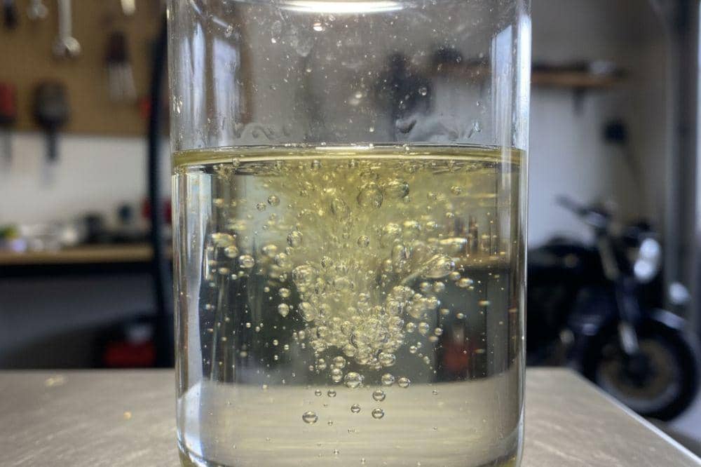 5 Ciri-Ciri Bensin Motor Tercampur Air, Bikin Mesin Rusak .jpg