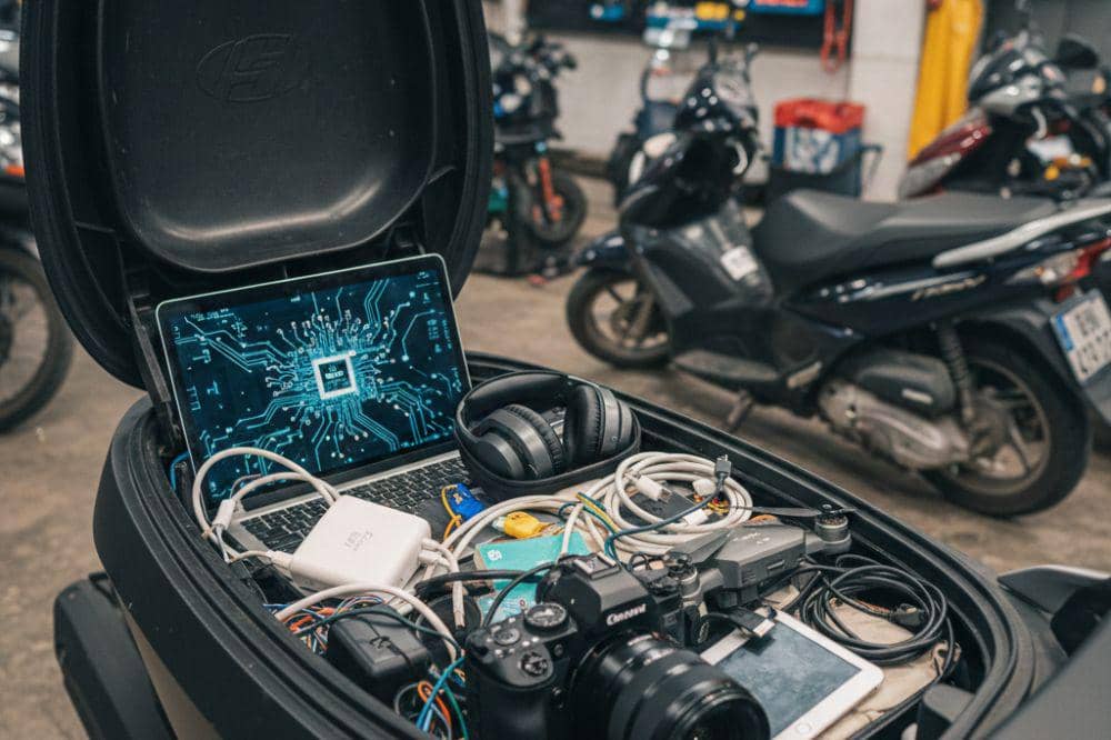 14 Barang yang Dilarang Disimpan pada Jok Motor, Hati-Hati Berbahaya!.jpg