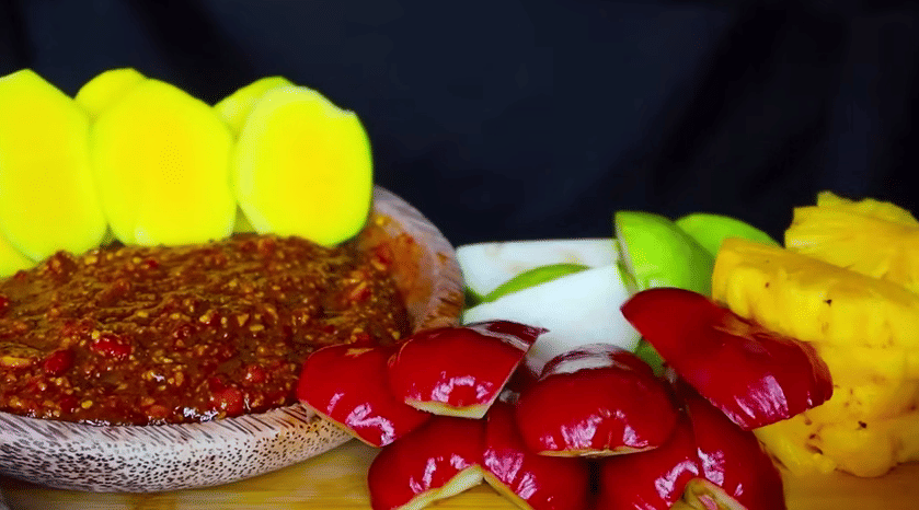 Youtube.com / Yana ASMR)