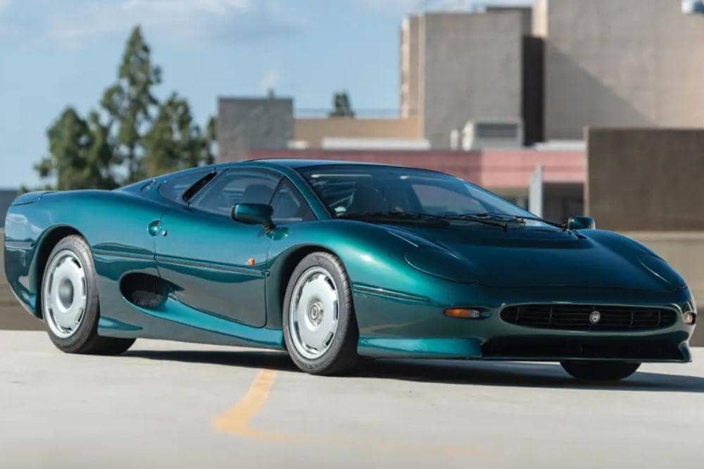 10 Daftar Mobil Sultan Brunei yang Koleksinya Super Mewah (8).jpg