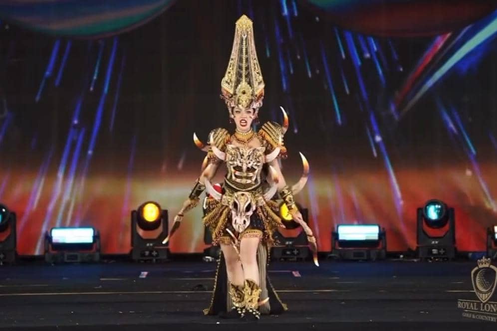 Indonesia Miss Cosmo 1.jpg