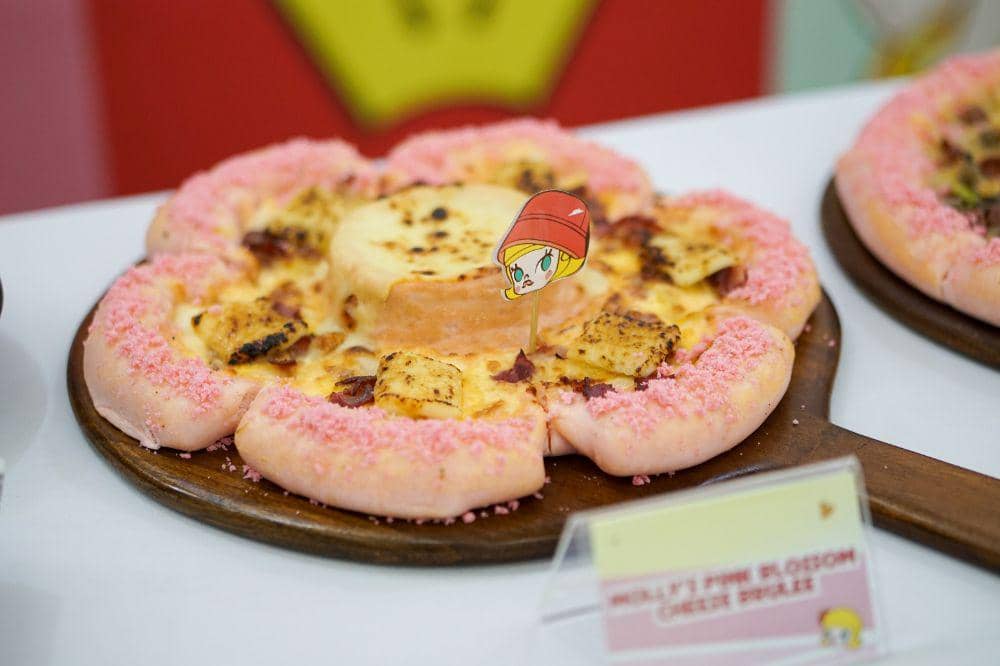 Kolaborasi Unik Figur Mainan dan Pizza, Rayakan Akhir Tahun Jadi Ceria (2).jpg