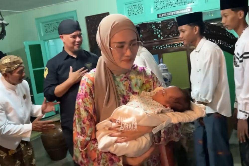 Youtube.com/AHMAD DHANI DALAM BERITA