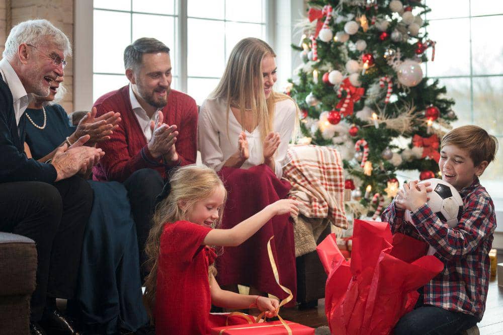 Jadwal Cuti Bersama Natal 2025, Long Weekend Siap Dimanfaatkan! (2).jpg