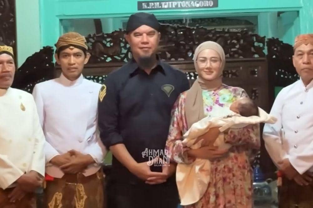 Youtube.com/AHMAD DHANI DALAM BERITA