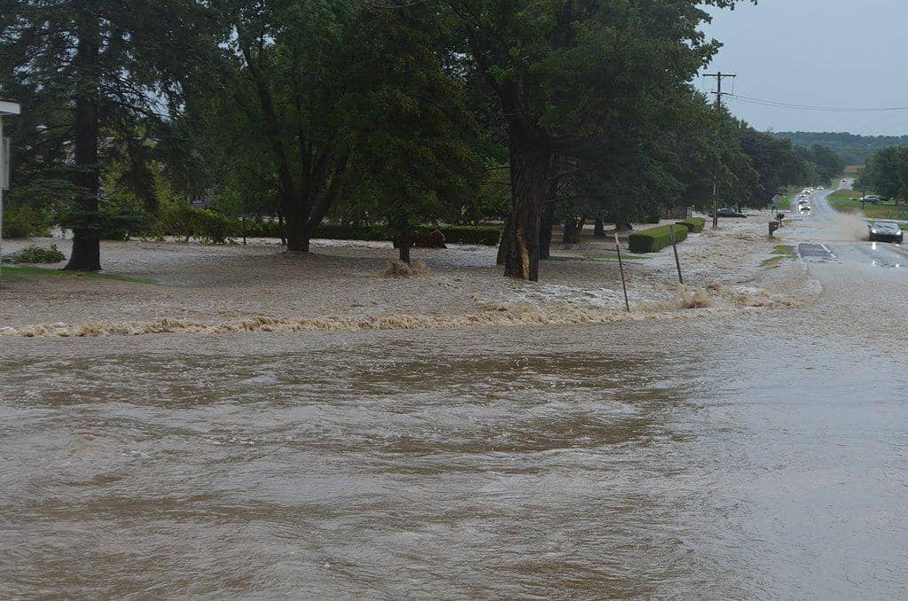 Banjir Bandang Terjang Wisata Guci Tegal, Kolam Pancuran 13 Hilang