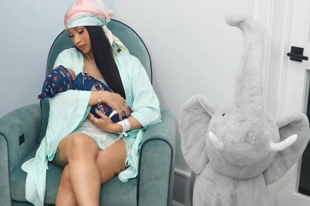 1 Bulan Usai Melahirkan, Cardi B Sudah Workout Demi Tur Dunia
