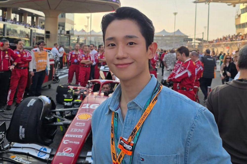 Gaya Kasual Jung Hae In saat Hadiri F1 Grand Prix 2025