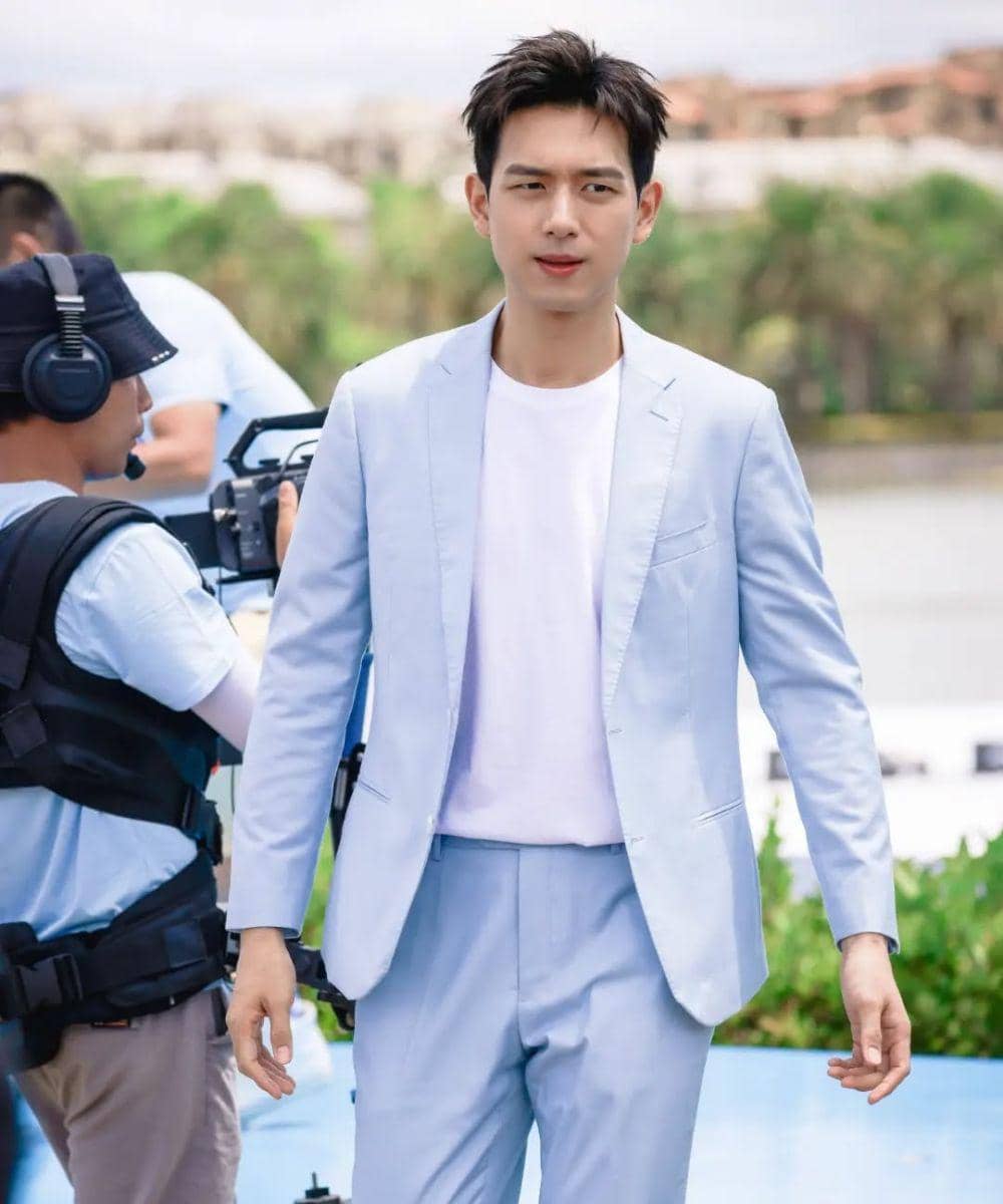 13 Aktor China Terpopuler 2025,Talenta Muda yang Memikat Hati (9).jpg