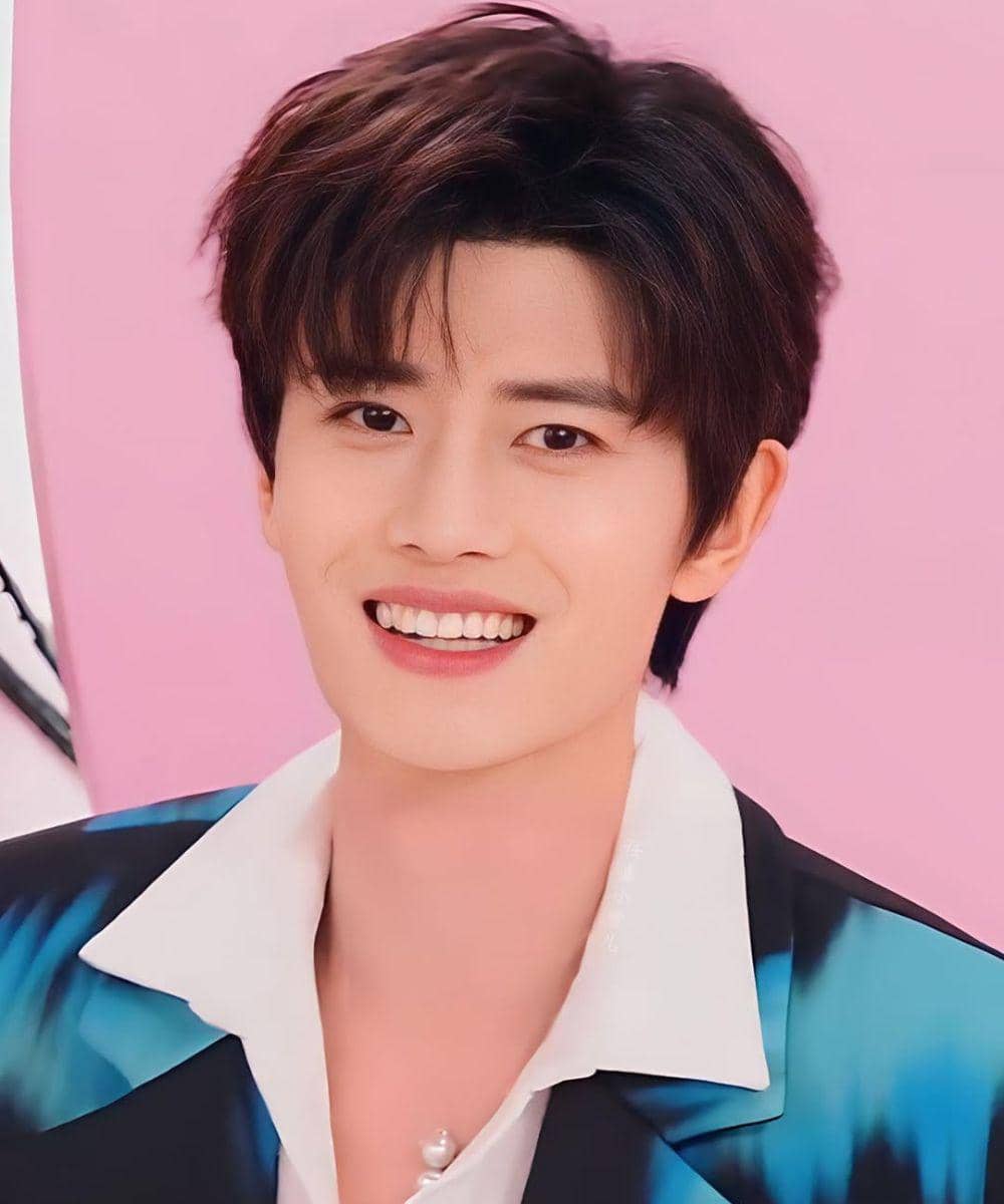 13 Aktor China Terpopuler 2025,Talenta Muda yang Memikat Hati (12).jpg