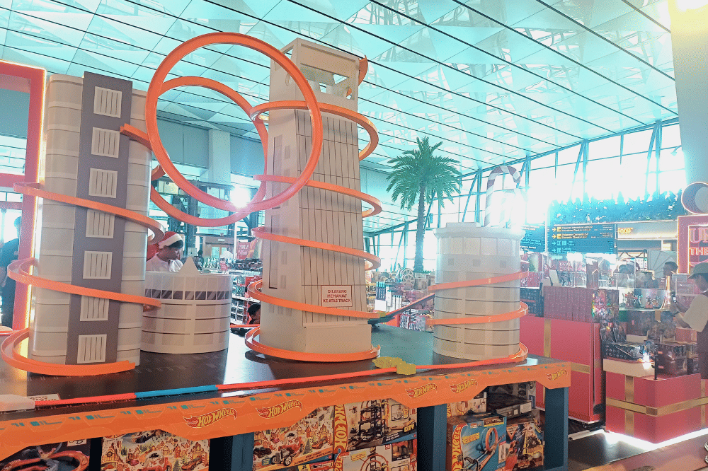 Area bermain anak, jalur hotwheels di Terminal 3 Bandara Soekano-Hatta