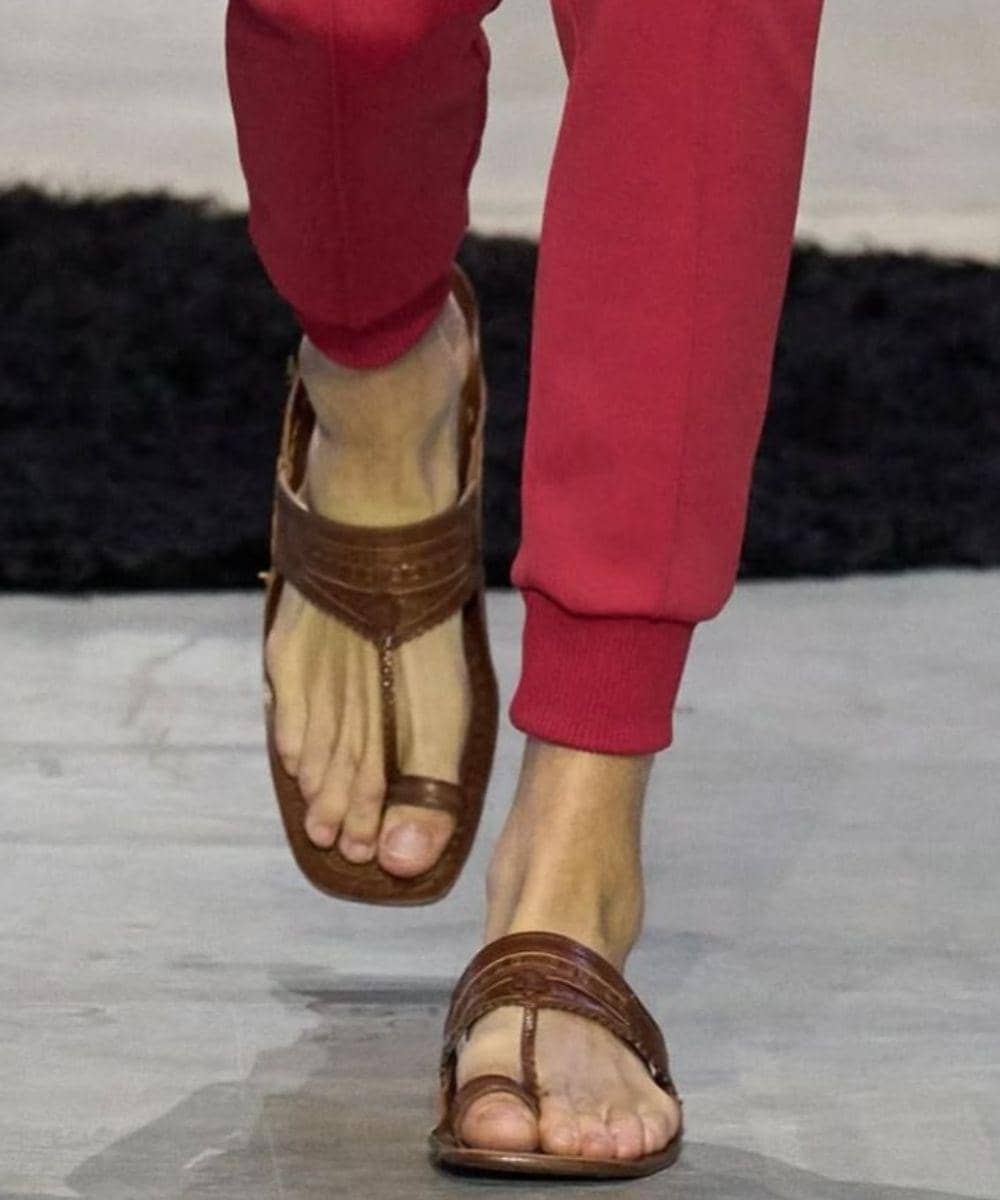 Prada Hadirkan Sandal Buatan India