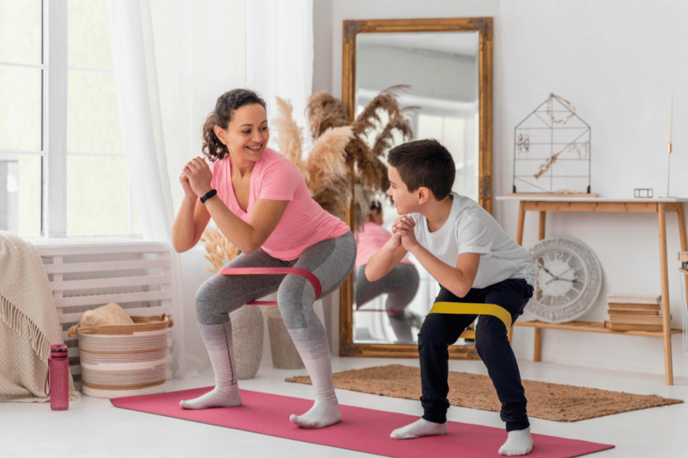 Anak laki-laki sedang latihan dan berolahraga