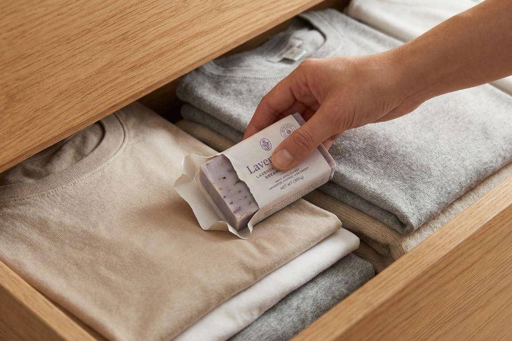 7 Cara Menyimpan Pakaian agar Tidak Bau saat Musim Hujan 4