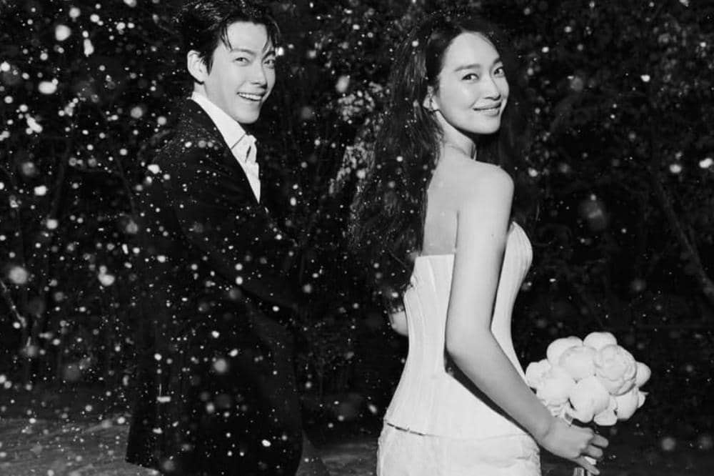 Gaya Serasi Shin Min Ah & Kim Woo Bin di Hari Pernikahan