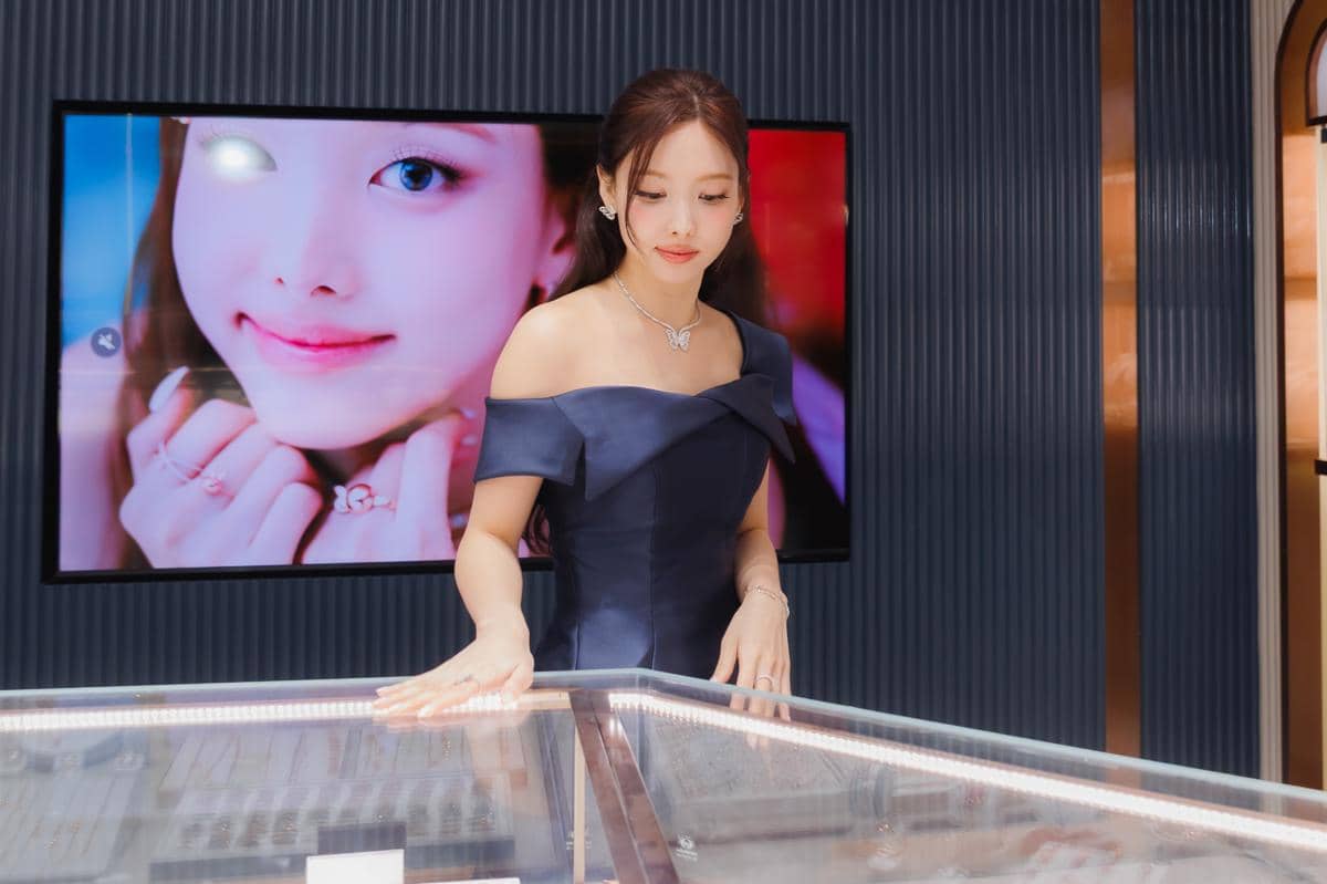 Nayeon UBS Gold 5.jpg