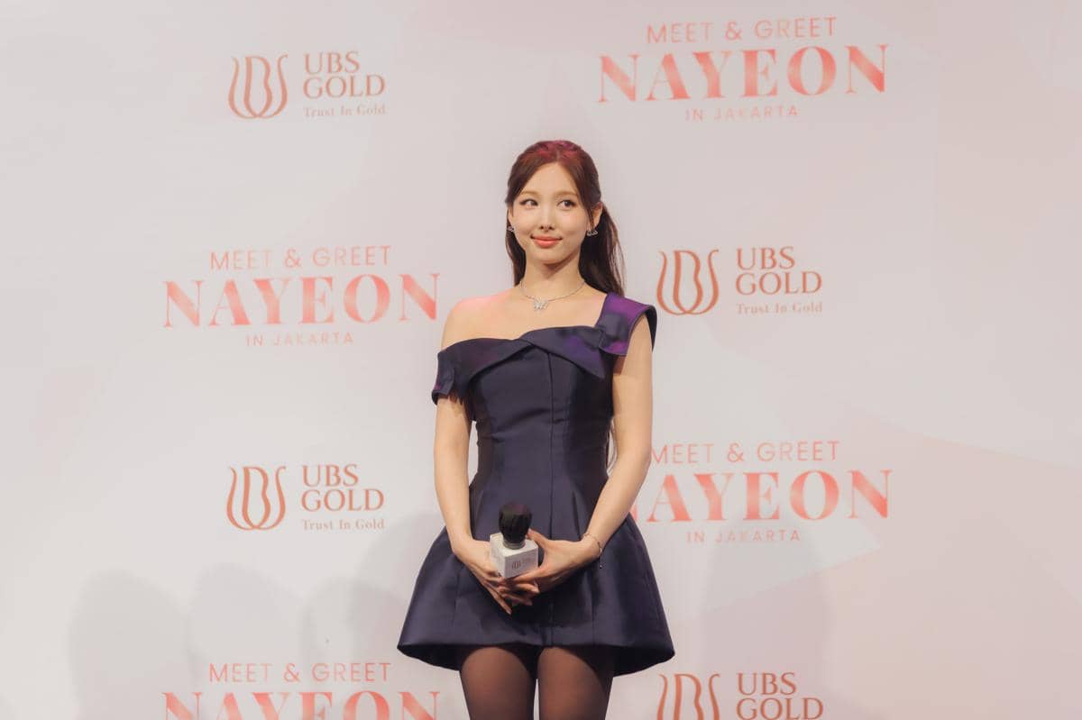 Nayeon UBS Gold 3.jpg