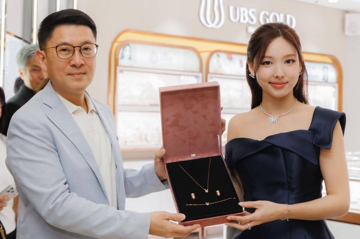 Nayeon UBS Gold 2.jpg