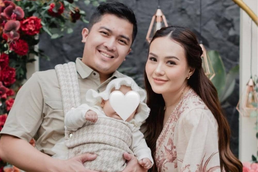 Sarah Gibson Ungkap Alasan Rutin Pompa ASI di Malam Hari