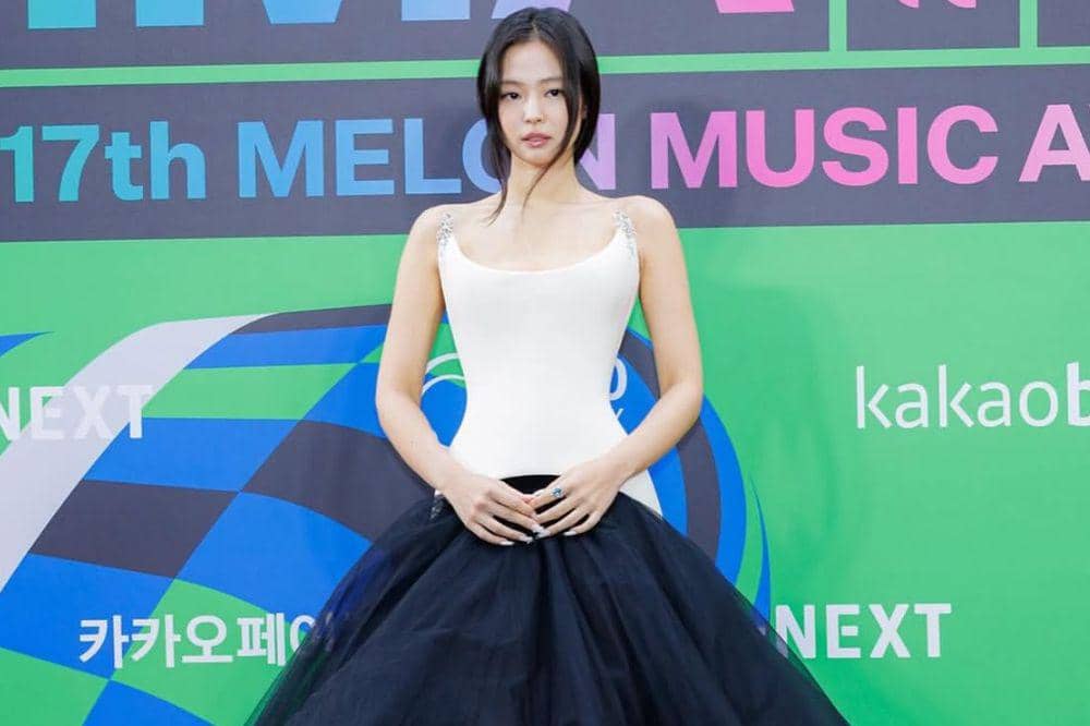 Gaya Jennie BLACKPINK di Red Carpet MMA 2025