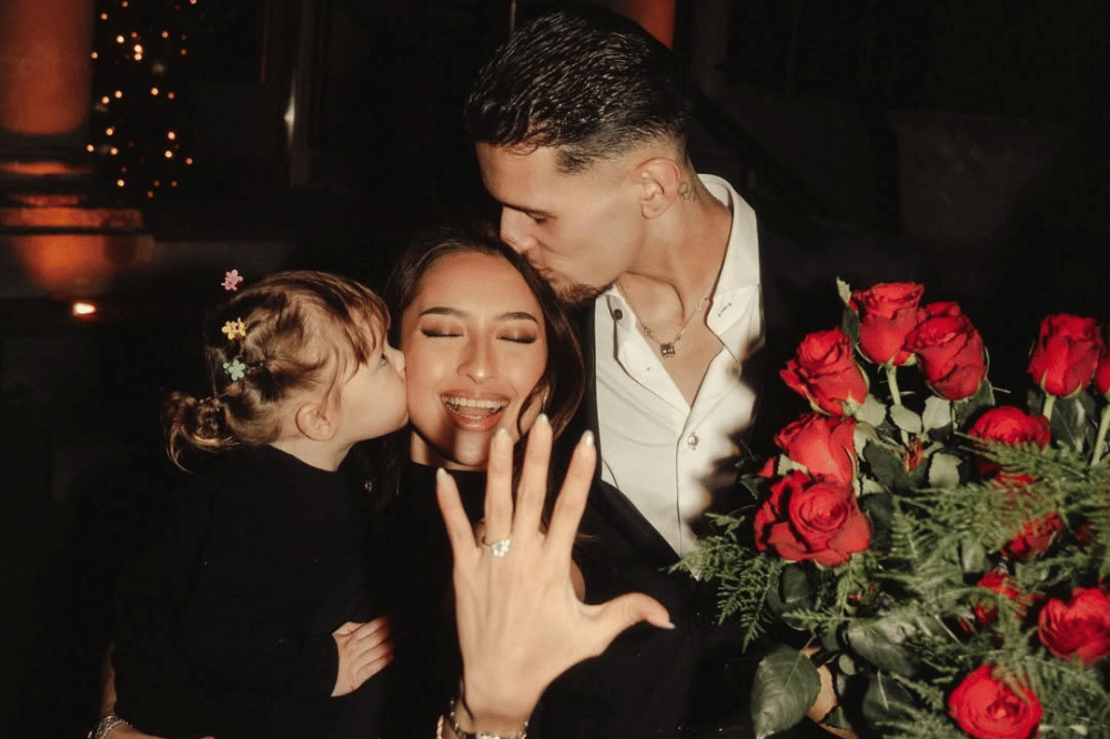 Lamaran Jennifer Coppen  3 