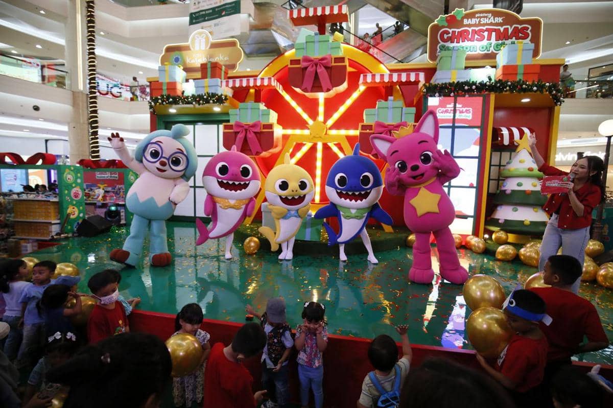 meet and greet baby shark family