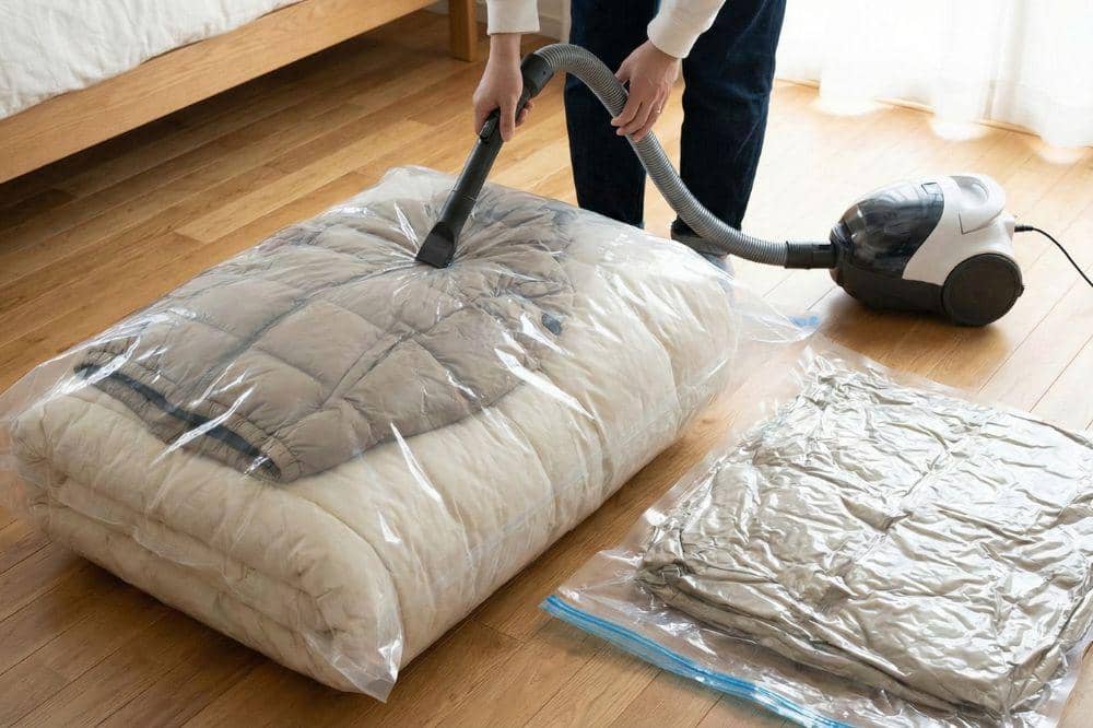 7 Cara Menyimpan Baju yang Jarang Dipakai 5