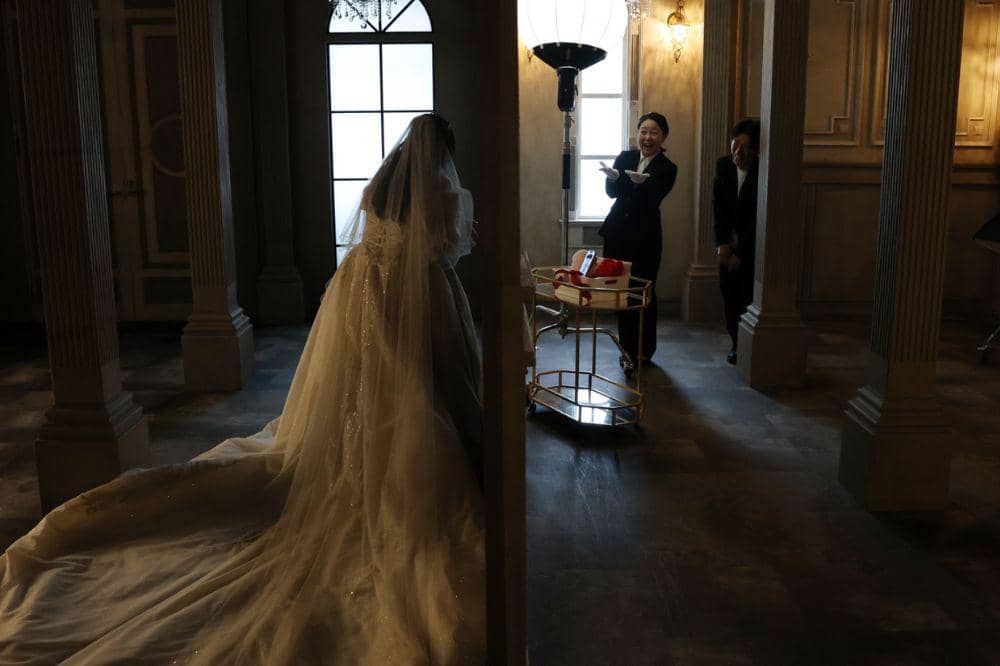 Perempuan Jepang Menikah dengan Karakter AI Ciptaannya Sendiri