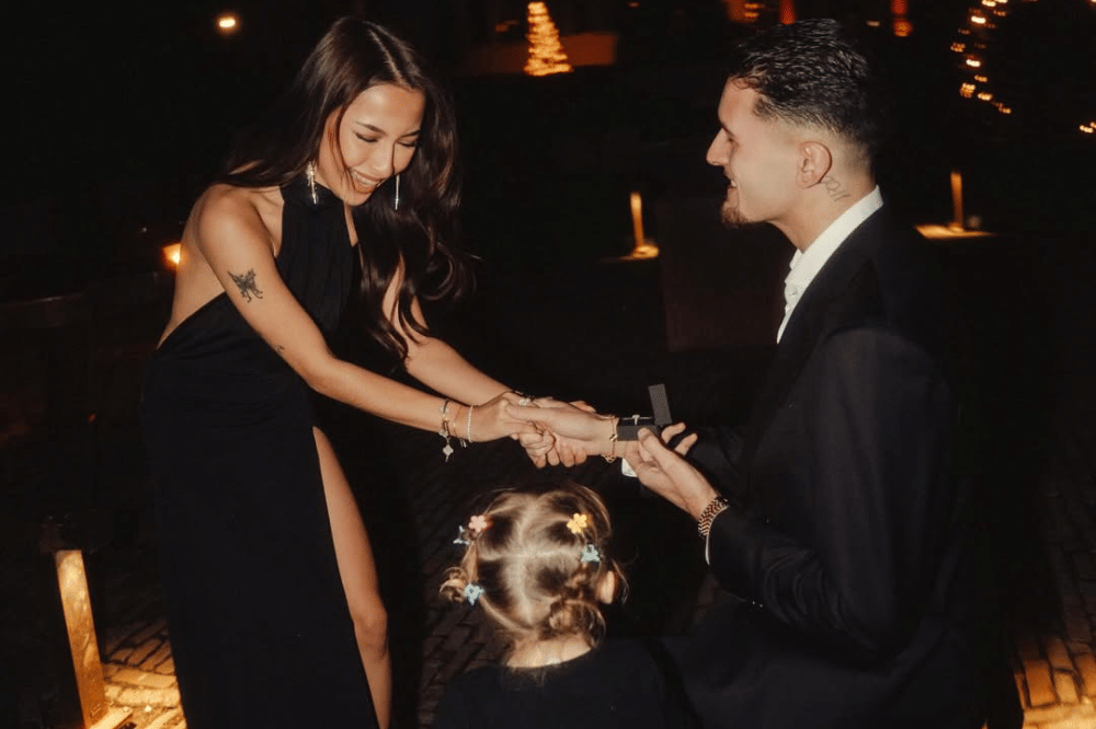 Lamaran Jennifer Coppen  2 