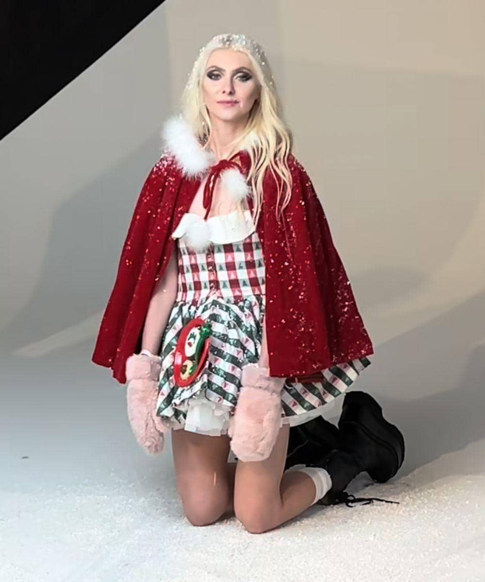 Taylor Momsen Kenakan Lagi Gaun Cindy Lou Who Setelah 25 Tahun