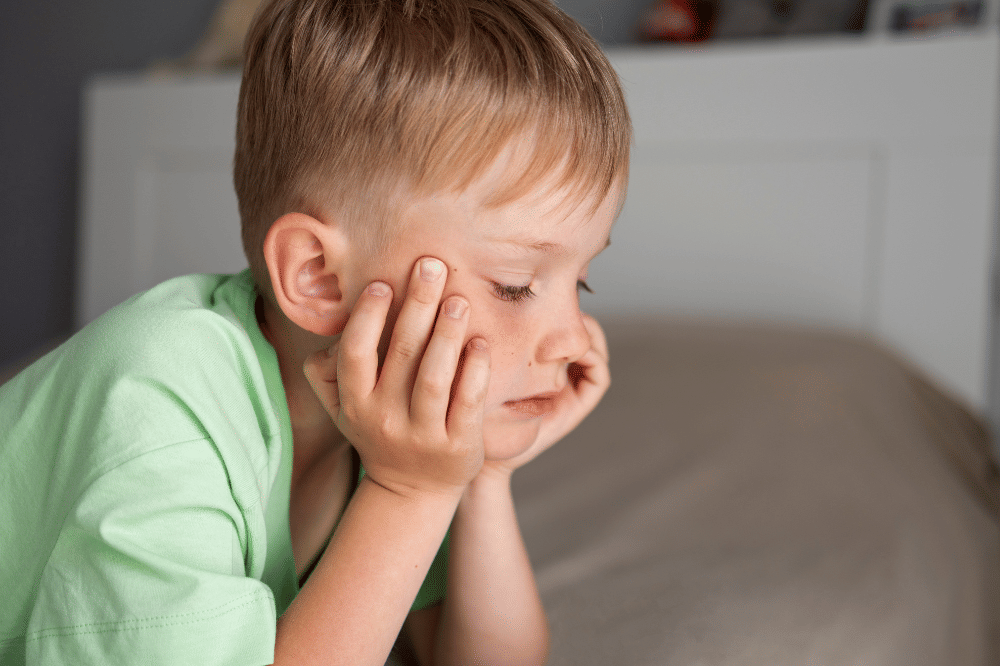 anak sedang merenung