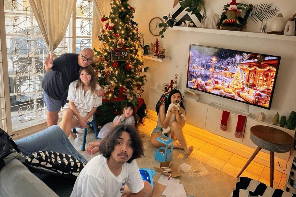 10 Foto Natal Seleb Tahun 2025, Intim dan Hangat! 10.png