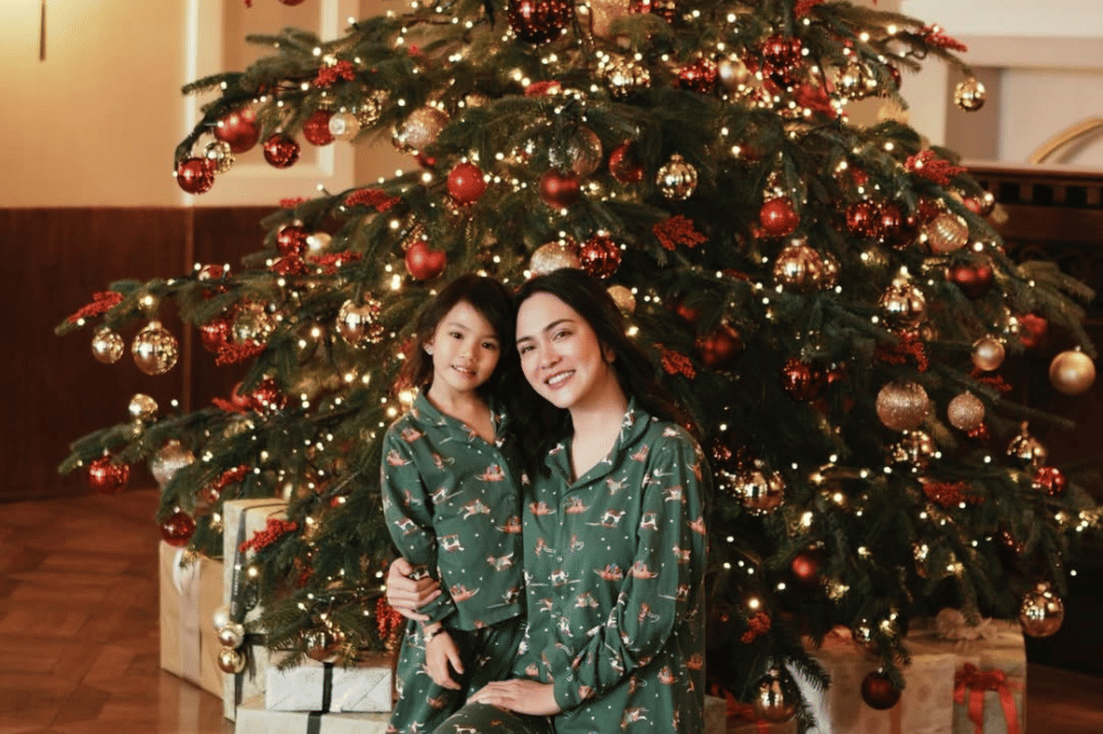 10 Foto Natal Seleb Tahun 2025, Intim dan Hangat! 6.png