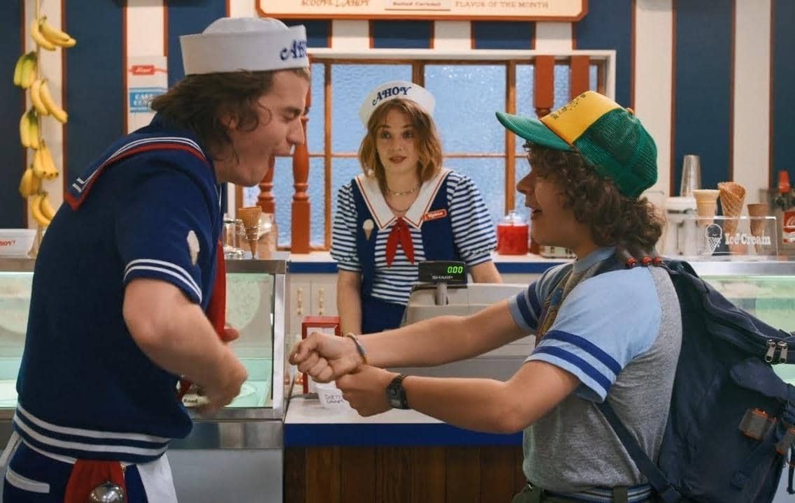 Steve Harrington dan Dustin di Stranger Things