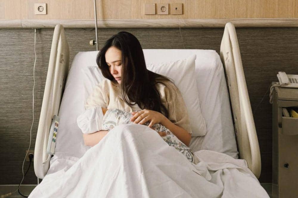 Pamela Bowie Melahirkan Anak Kedua Laki-Laki, Jadi Hadiah Natal 202.jpg