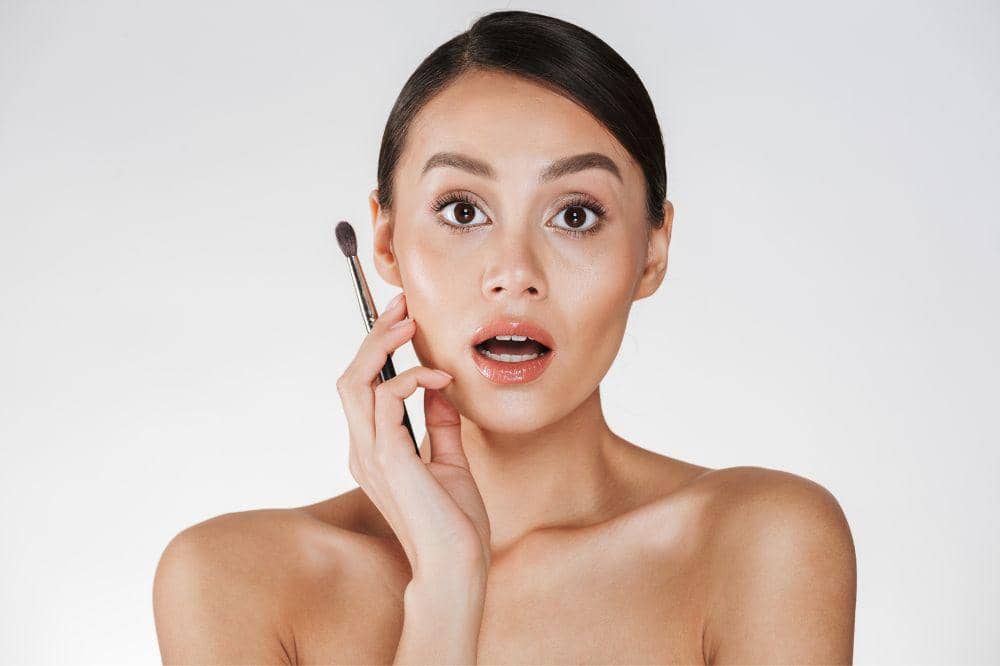 5 Look Makeup yang Menjadi Tren di Penghujung 2025