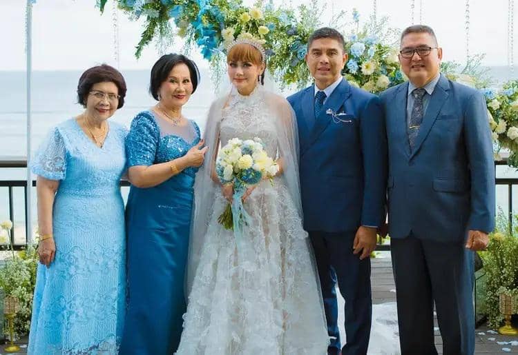 instagram.com/anita.hara