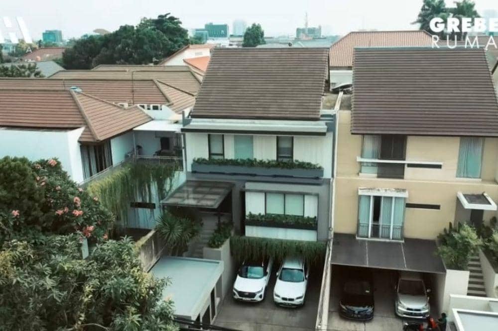 7 Foto Rumah Aura Kasih, Mewah dan Berkonsep Black Chrome 1