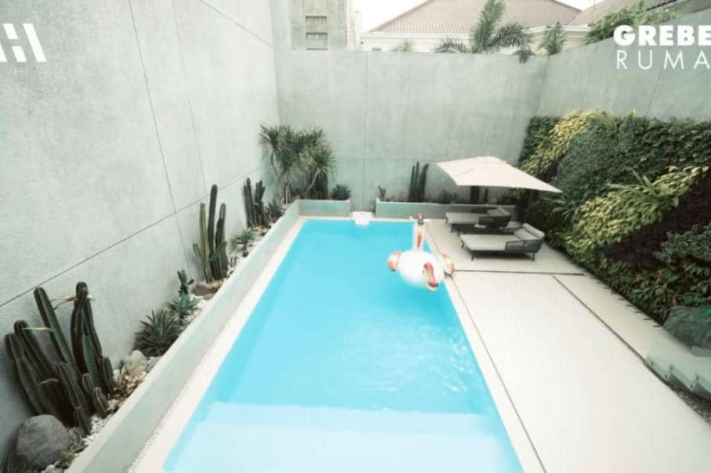 7 Foto Rumah Aura Kasih, Mewah dan Berkonsep Black Chrome 5