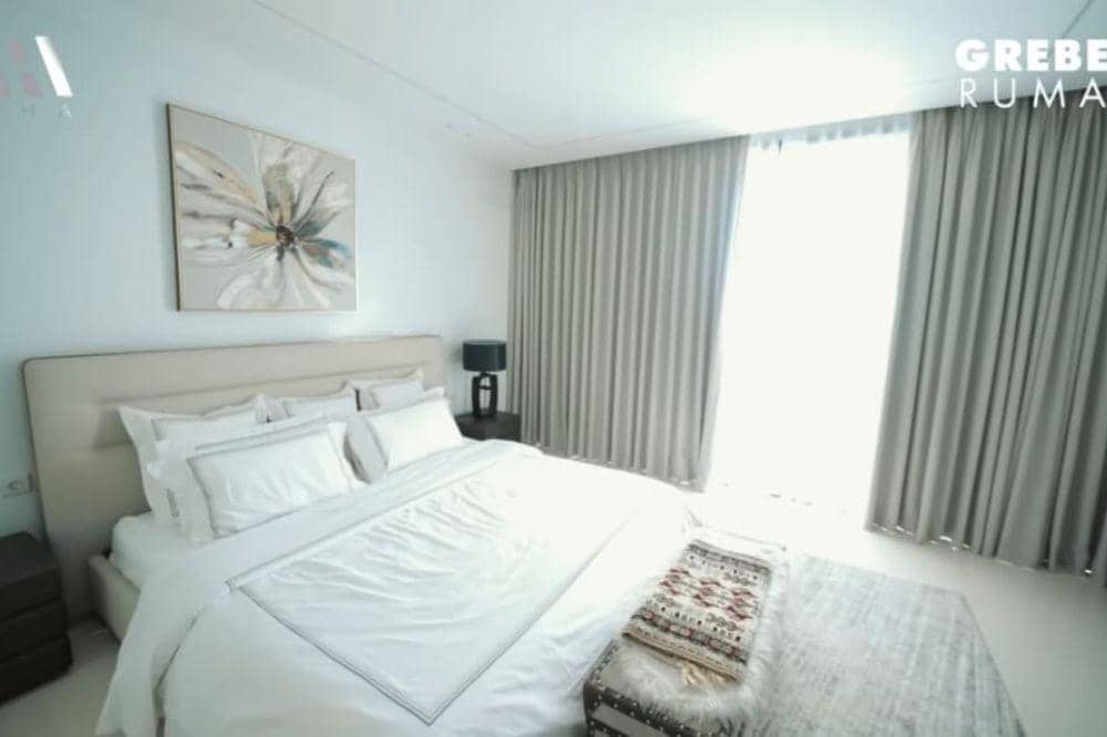 7 Foto Rumah Aura Kasih, Mewah dan Berkonsep Black Chrome 7