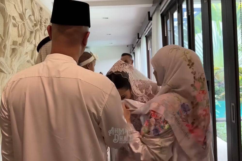 Youtube.com/AHMAD DHANI DALAM BERITA