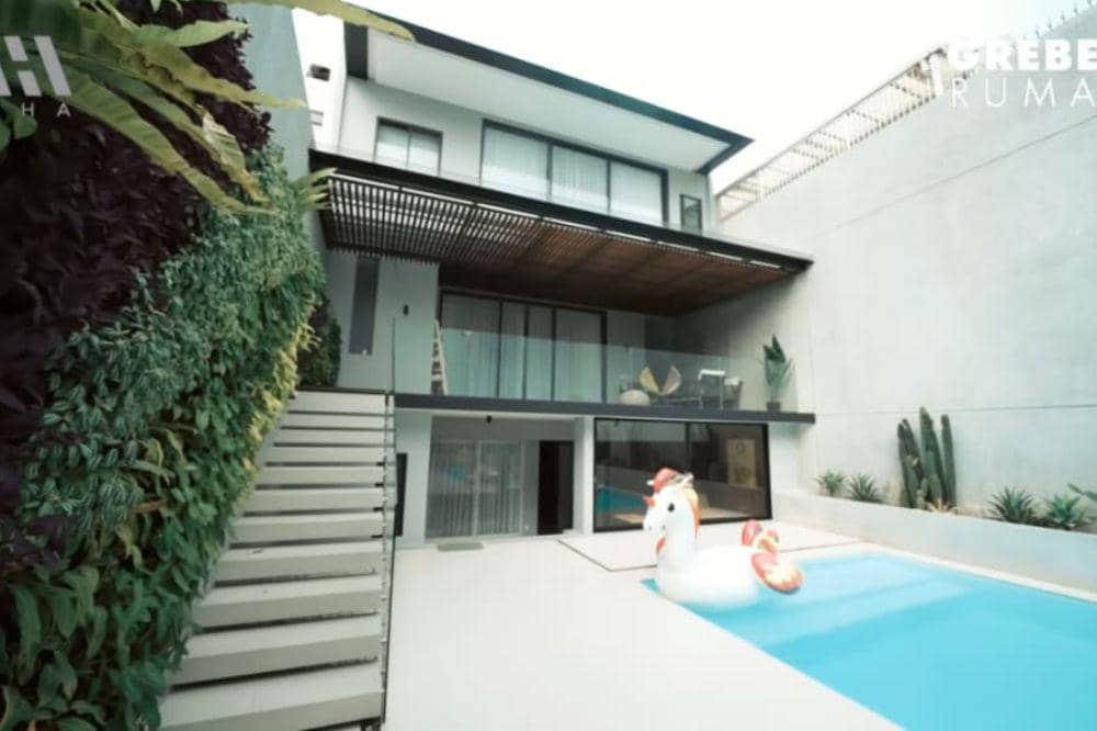 5 Foto Kolam Renang Aura Kasih 5