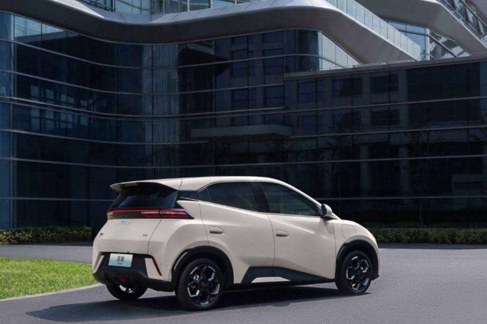 Benarkah Mobil Listrik Lebih Tahan Banjir? Ini Faktanya!