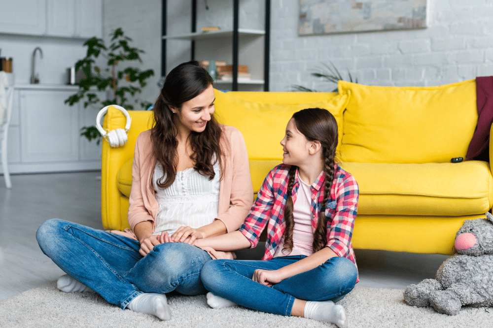 Mama menemani anak perempuan
